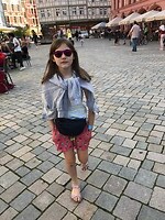 Elise oefent om een Brasschaatse griet te zijn