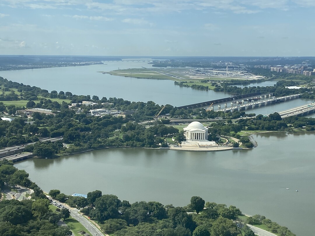Jefferson Memoriql vanuit de obelisk