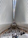 Binnen in het Oculus gebouw