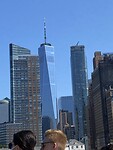 One world, 1776 voet hoog