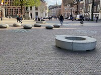 De gekleurde stenen tonen de pilaren van de dom, en de oud middeleeuwse kerken