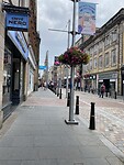 Een winkelstraat in Inverness