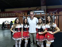 Natuurlijk horen er ook Dirndls bij een echt Oktoberfest