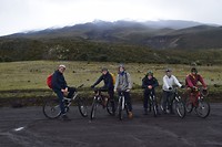 Mountainbiken van een vulkaan