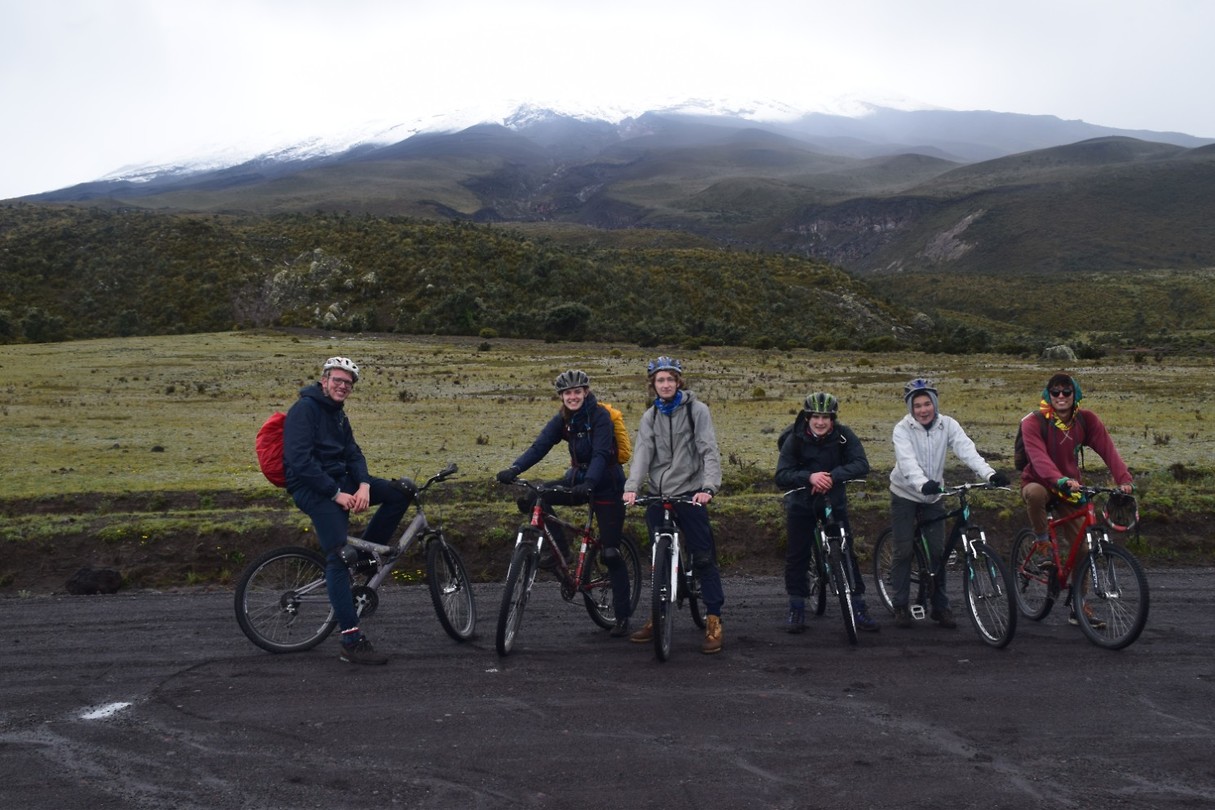 Mountainbiken van een vulkaan