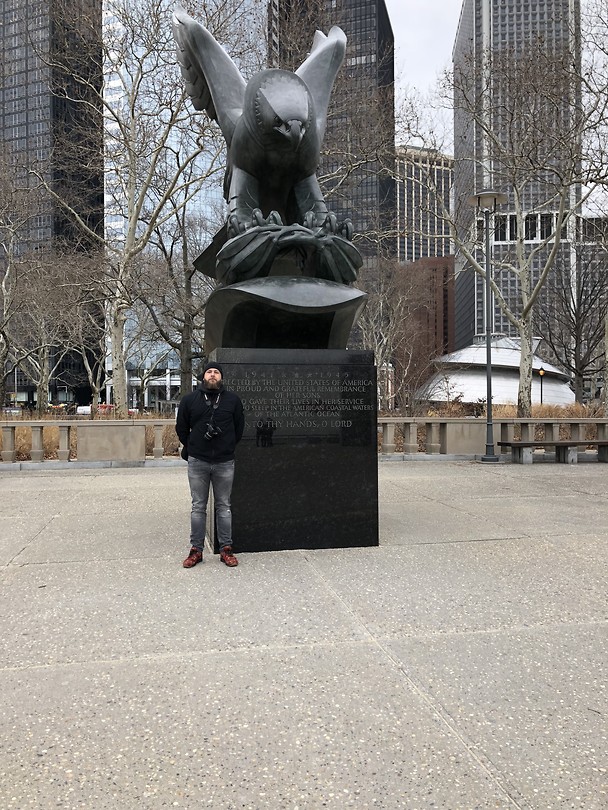 Monument Navy Soldiers
