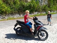 Mathijs op de motor