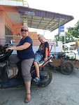 Patricia met Jasper op de motor