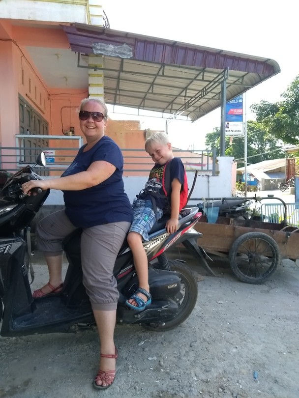 Patricia met Jasper op de motor