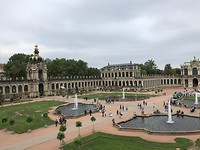 “Zwinger”
