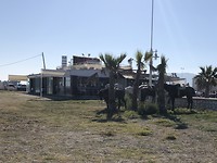 Met de paarden naar het restaurant.