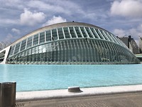 De “hemisfeer”, een geweldig gebouw.