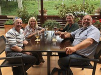 Terug in Empuria en lekker lunchen met Nina en Phil.