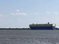 Elbe in de buurt van Hamburg.