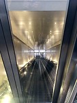 Hele lange lift van oude stad naar beneden de rivier.