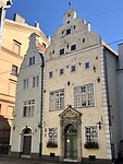 Gele huis uit de 16de, groene huis uit de 17de eeuw.