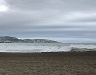Grijze lucht en grijze zee.
