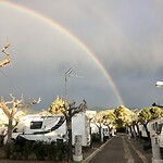 Regenboog vlak voor een flinke bui.