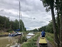 Fietsen langs het kanaal.