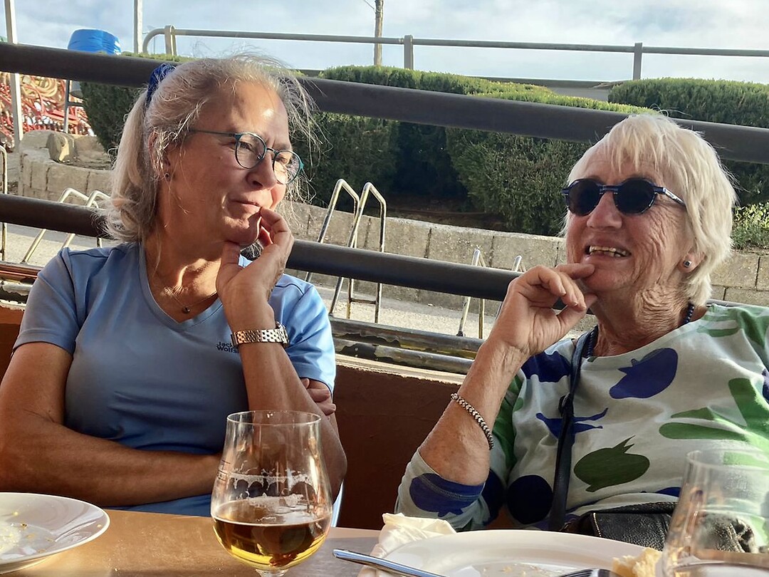 Bij bar Luis is het goed tapas eten en 🍷🍻drinken