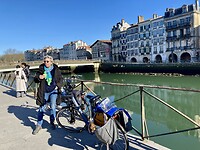 Pauze tijdens fietstocht in Bayonne.