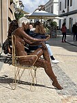Buurvrouw op het terras.