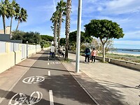 17 kilometer fiets- en wandelpad langs de kust.