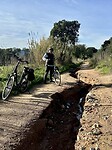 Fietspad is beetje uitgehold na regenbui.
