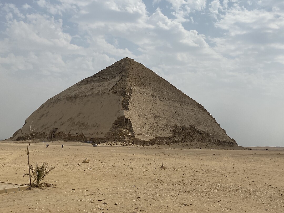 De knikpiramide