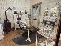 Tandartsen praktijk 100 jaar geleden