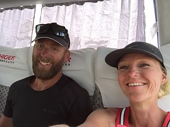 Uitgeputte fietsers in de bus...