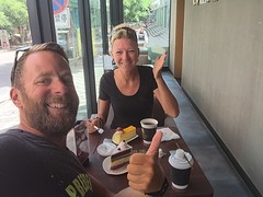 Patty jarig dus koffie met gebak!!