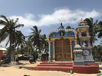 Fraaie tempel op het strand van Trincomalee