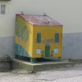 Refuse bin , no pigeons