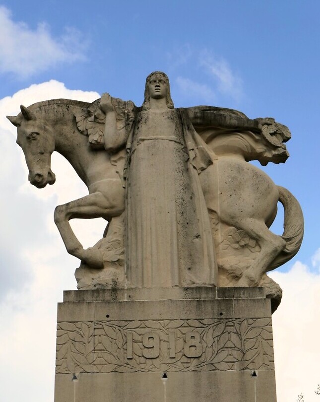 220430 monument 14-18