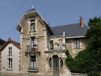 240819 Airvault Jugendstil huis