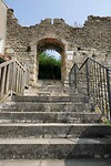 240819 Airvault poort toegangstrap oude kasteel