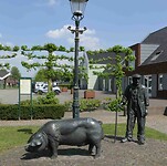 250502 Man met varken