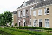 250614 Hofje bij oude mannen- en vrouwenhuis