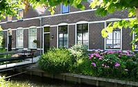250621 Grachtje voor 't huis