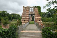 250905 Batenburg  Toegangspoort kasteel (ruïne)