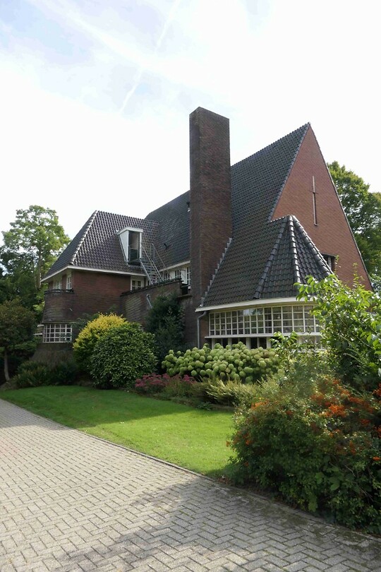 250919 Venlo huis vallend onder Rijksmonumenten