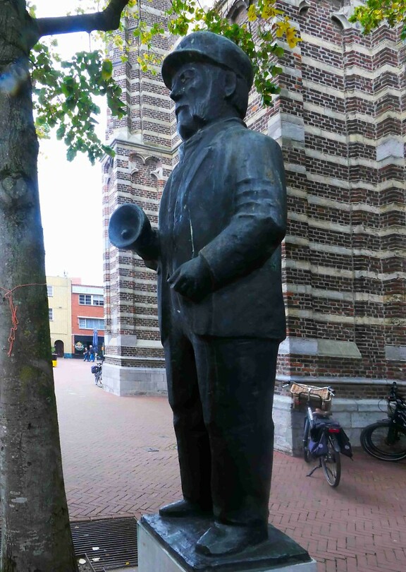 2510111 Weert  Stadsomroeper