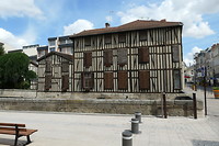 Aardige vakwerkhuizen Chalons en Champagne