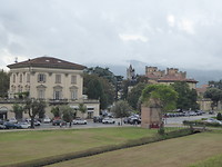 Zicht buiten de muur van Lucca