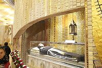 Het “lichaam” van Pio opgebaard in nieuwe kerk