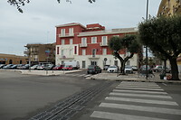 Hotel in San Severo. links daarvan ligt treinstation