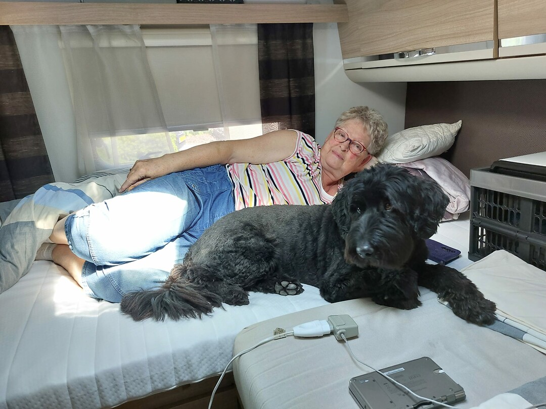 Thuis, even het bed geprobeerd.