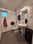 Toilet met wastafel etc etc