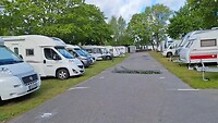 De camping nabij Stockholm, erg vol met campers